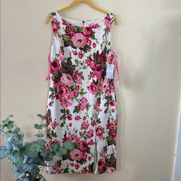 Betsey Johnson Dresses & Skirts - New Betsey Johnson Roses Floral Dress White Pink Size 10 Body Con Short Mini